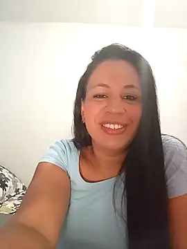 LeilaTaylor online show from October 30, 2025, 12:58 pm