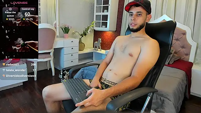 Snapshot of Maxcole_07 chatting on December 13, 2025, 8:04 pm Maxcole 07 online show from December 13, 2025, 8:04 pm