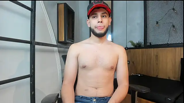 Snapshot of Maxcole_07 chatting on November 30, 2025, 7:47 pm Maxcole 07 online show from November 30, 2025, 7:47 pm