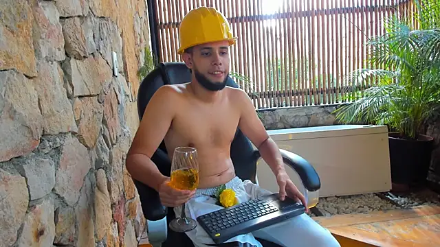 Snapshot of Maxcole_07 chatting on December 14, 2025, 8:03 pm Maxcole 07 online show from December 14, 2025, 8:03 pm