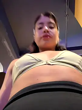 Snapshot of LisaMartinez34 chatting on December 14, 2025, 4:34 pm LisaMartinez34 online show from December 14, 2025, 4:34 pm