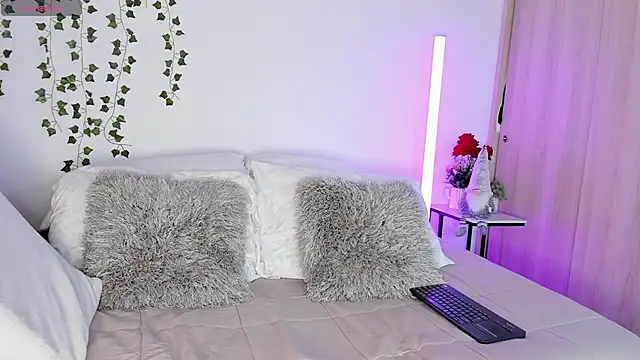 Snapshot of elicortes chatting on December 13, 2025, 10:49 pm elicortes online show from December 13, 2025, 10:49 pm