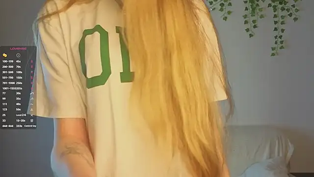 KissyCloud online show from November 21, 2025, 8:02 am