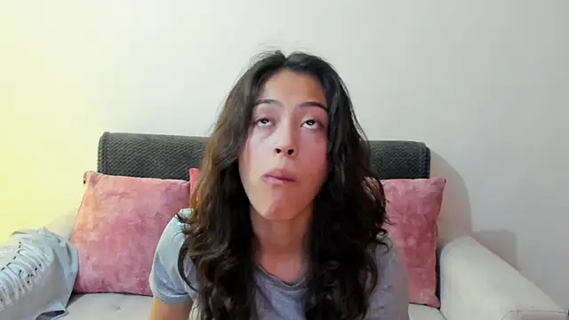 Snapshot of emily_jonessxx chatting on November 25, 2025, 8:09 pm emily jonessxx online show from November 25, 2025, 8:09 pm