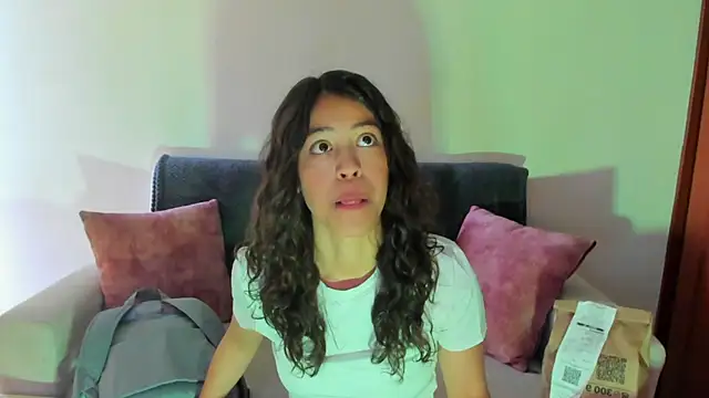 Snapshot of emily_jonessxx chatting on November 14, 2025, 6:44 pm emily jonessxx online show from November 14, 2025, 6:44 pm