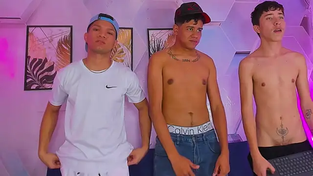 Snapshot of Room_boys_hot chatting on November 5, 2025, 1:31 am Room boys hot online show from November 5, 2025, 1:31 am