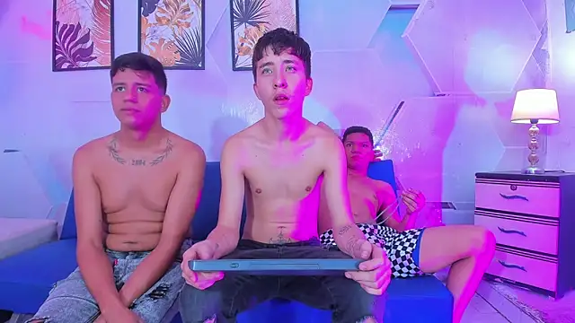 Snapshot of Room_boys_hot chatting on November 4, 2025, 1:20 am Room boys hot online show from November 4, 2025, 1:20 am