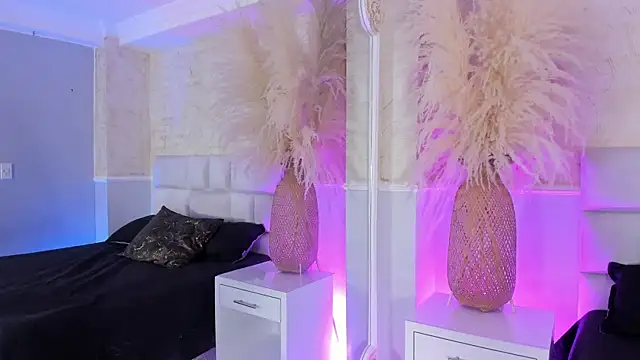 AlmaLopez  online show from December 13, 2025, 8:04 pm