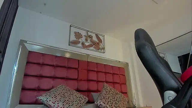 EmmaCarther online show from November 21, 2025, 6:07 pm