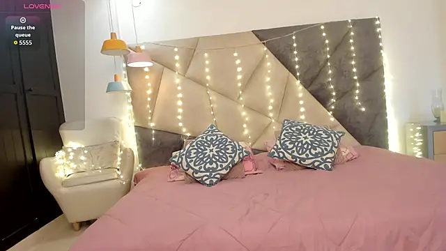 EmmaCarther online show from November 7, 2025, 6:12 pm