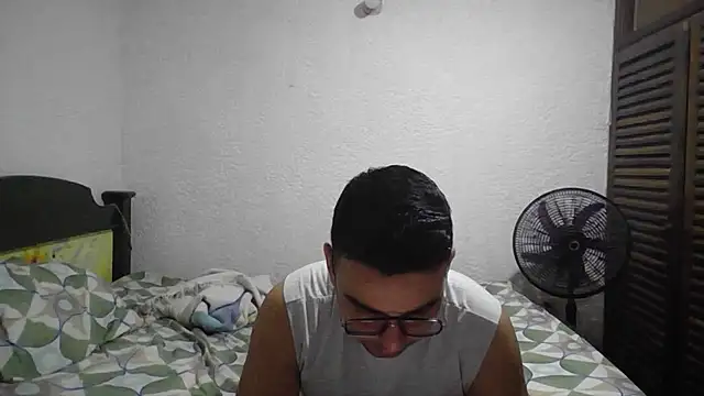 axel jhones  online show from November 4, 2025, 10:46 pm