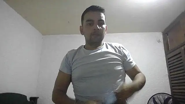 axel jhones  online show from November 5, 2025, 10:35 pm