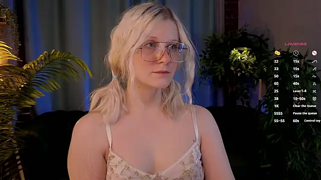 Snapshot of ShineJoan chatting on November 12, 2025, 9:29 pm ShineJoan online show from November 12, 2025, 9:29 pm