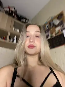 Snapshot of MilliEva chatting on October 28, 2025, 2:16 pm MilliEva online show from October 28, 2025, 2:16 pm