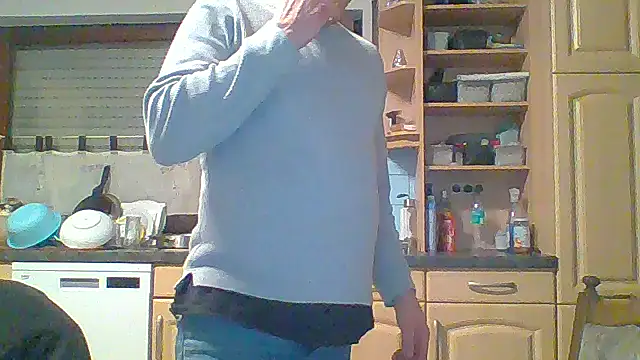 tommy3300 online show from November 6, 2025, 4:49 am