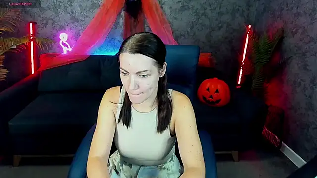 Snapshot of SofieMoons chatting on November 1, 2025, 2:22 pm SofieMoons online show from November 1, 2025, 2:22 pm