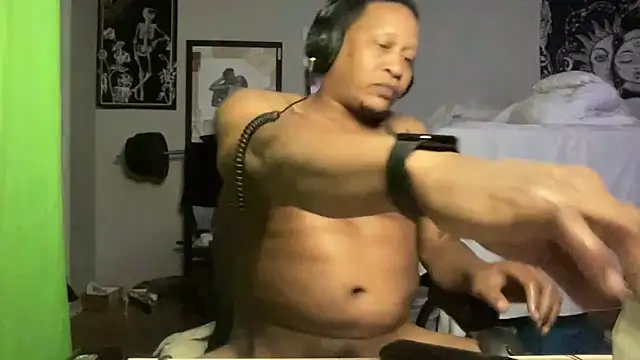 OnGodV1Ooutta10 online show from November 3, 2025, 5:56 am