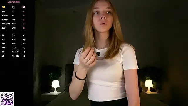 BarbaraViggiani online show from November 5, 2025, 5:05 pm