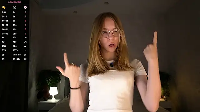 BarbaraViggiani online show from November 17, 2025, 5:06 pm