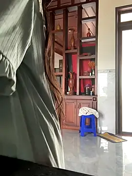 Emily-y online show from December 19, 2025, 4:38 am