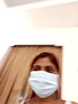 Snapshot of royalgirl321 chatting on November 8, 2025, 2:31 pm royalgirl321 online show from November 8, 2025, 2:31 pm