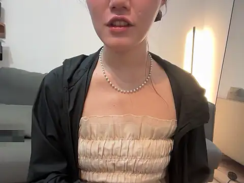 karenchaaan online show from November 6, 2025, 12:09 pm