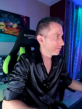 Gamerinleather online show from October 29, 2025, 7:02 pm