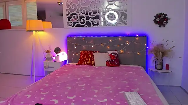 Snapshot of LuisaClover chatting on December 18, 2025, 1:15 pm LuisaClover online show from December 18, 2025, 1:15 pm