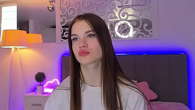 LuisaClover online show from March 13, 2026, 1:16 pm