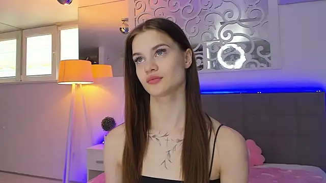 LuisaClover online show from March 15, 2026, 1:18 pm