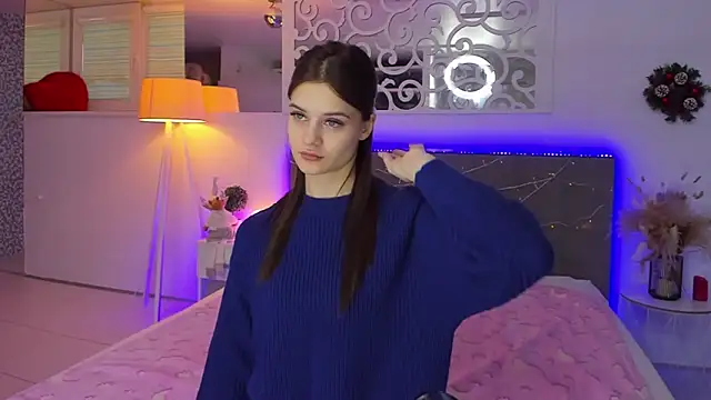 Snapshot of LuisaClover chatting on December 16, 2025, 1:15 pm LuisaClover online show from December 16, 2025, 1:15 pm