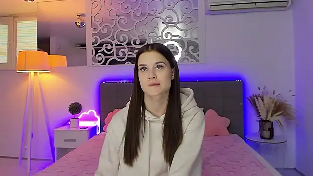 LuisaClover online show from January 18, 2026, 1:14 pm