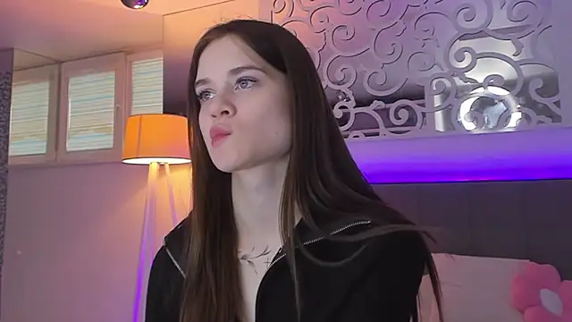 LuisaClover online show from February 26, 2026, 1:22 pm