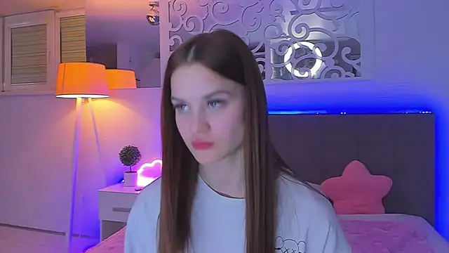 LuisaClover online show from April 11, 2026, 12:29 am