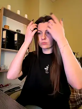 Snapshot of DollyRoma chatting on November 17, 2025, 9:57 am DollyRoma online show from November 17, 2025, 9:57 am