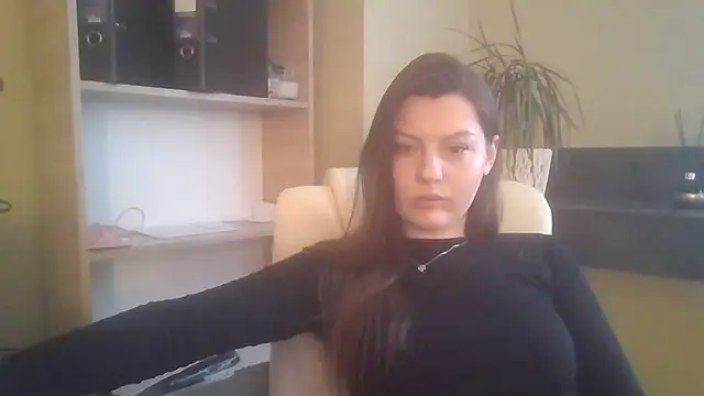 Snapshot of DollyRoma chatting on November 6, 2025, 8:29 am DollyRoma online show from November 6, 2025, 8:29 am