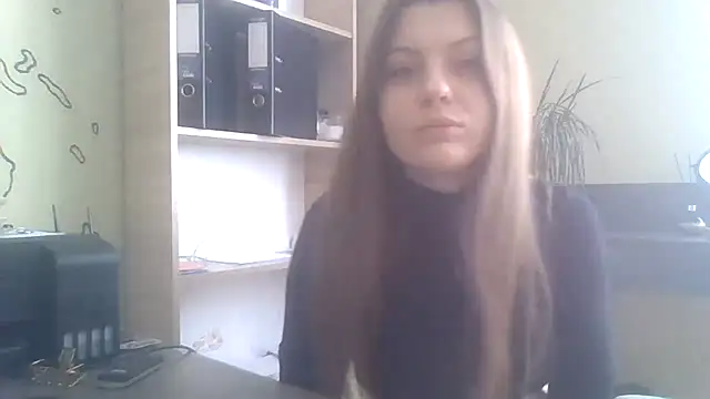 Snapshot of DollyRoma chatting on October 27, 2025, 9:54 am DollyRoma online show from October 27, 2025, 9:54 am