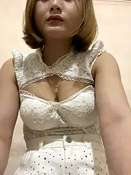 Snapshot of Emma_sexy98 chatting on October 31, 2025, 11:29 am Emma sexy98 online show from October 31, 2025, 11:29 am