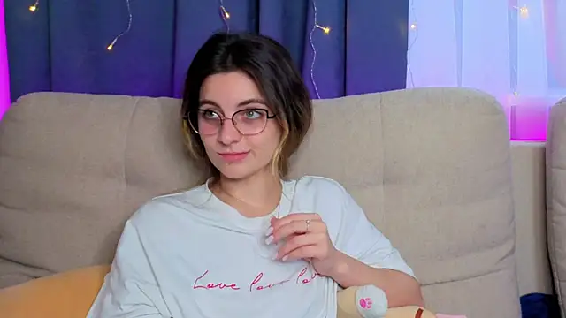 Snapshot of CasandraMickell chatting on November 12, 2025, 7:34 am CasandraMickell online show from November 12, 2025, 7:34 am