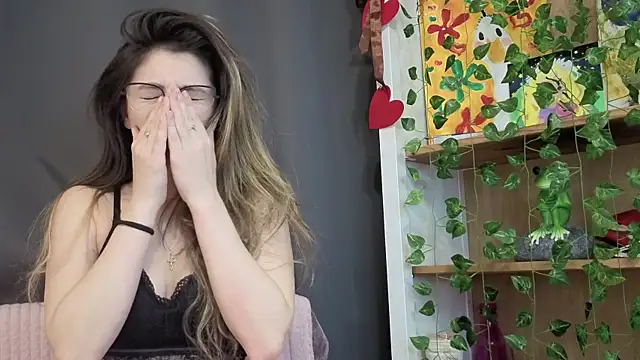 Snapshot of CasandraMickell chatting on December 14, 2025, 8:09 am CasandraMickell online show from December 14, 2025, 8:09 am