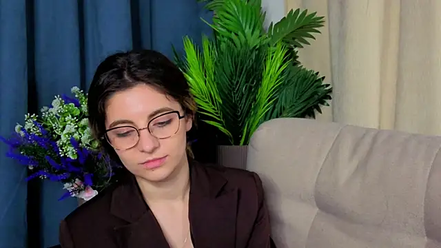 Snapshot of CasandraMickell chatting on November 7, 2025, 8:35 pm CasandraMickell online show from November 7, 2025, 8:35 pm