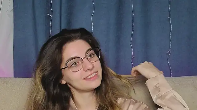 Snapshot of CasandraMickell chatting on November 18, 2025, 7:17 pm CasandraMickell online show from November 18, 2025, 7:17 pm