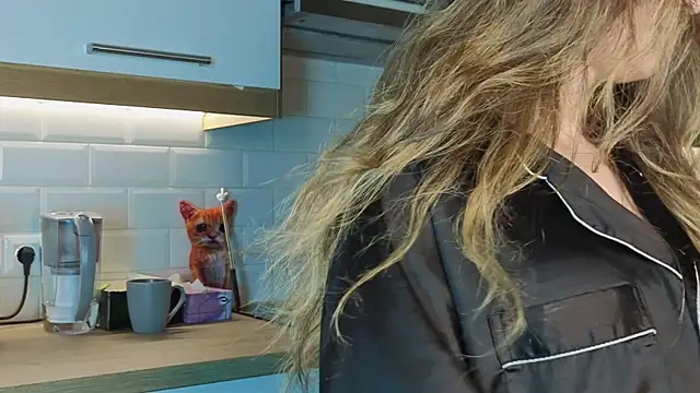 Snapshot of CasandraMickell chatting on November 8, 2025, 9:18 pm CasandraMickell online show from November 8, 2025, 9:18 pm