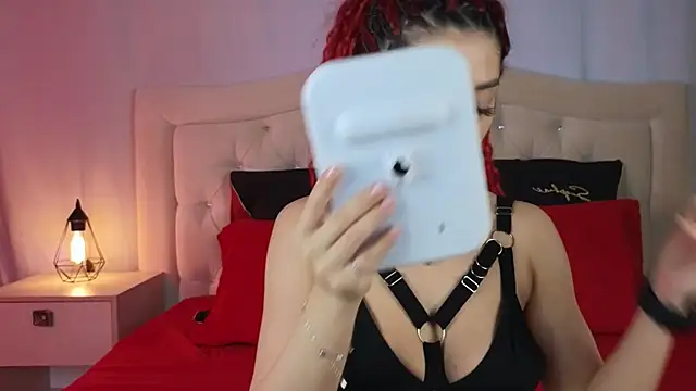 EricaKors online show from December 2, 2025, 11:23 am