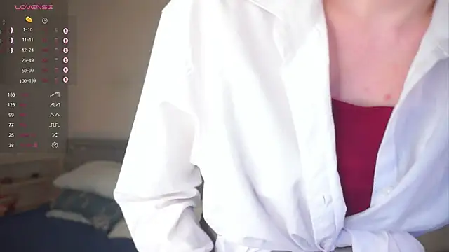 Snapshot of MegganKinson chatting on November 17, 2025, 5:11 am MegganKinson online show from November 17, 2025, 5:11 am