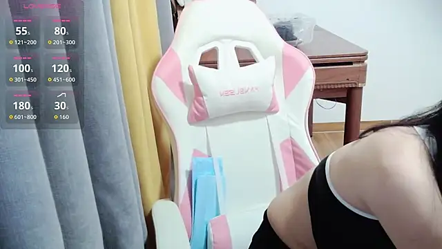 xiaoxiao--baby online show from November 3, 2025, 3:48 pm