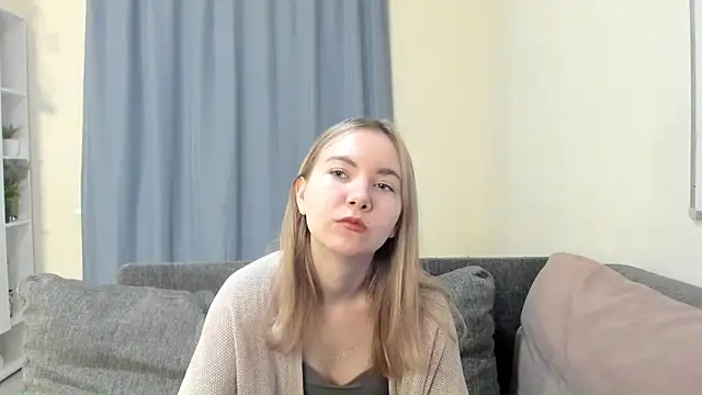 Snapshot of CathyHeximer chatting on December 15, 2025, 8:20 am CathyHeximer online show from December 15, 2025, 8:20 am