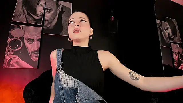 LolaMustaine  online show from November 28, 2025, 9:26 pm