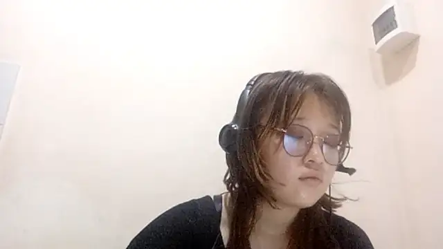 web3queen online show from October 23, 2025, 3:43 pm