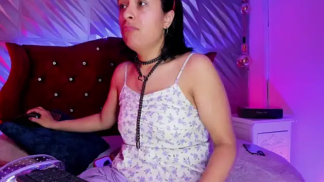 Snapshot of Roxanne_Han chatting on July 9, 2026, 12:37 pm Roxanne Han online show from July 9, 2026, 12:37 pm